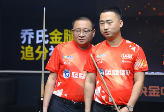 与年轻球员 与年轻球员